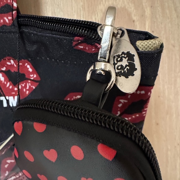 NEW Betty Boop Black Tote with Red Lips Design and two coins purse - Picture 14 of 16